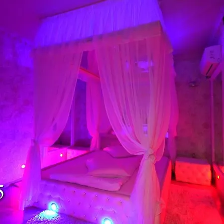 Anadi Boutique Only Adult 2* Brasov