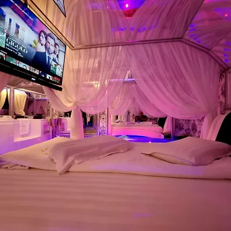 Anadi Boutique Only Adult 2* Brașov