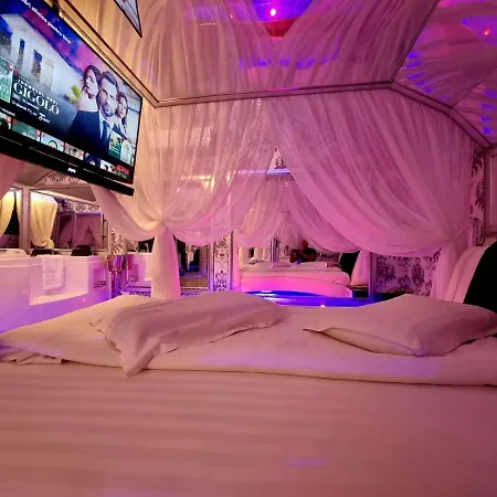 Anadi Boutique Only Adult 2* Brasov